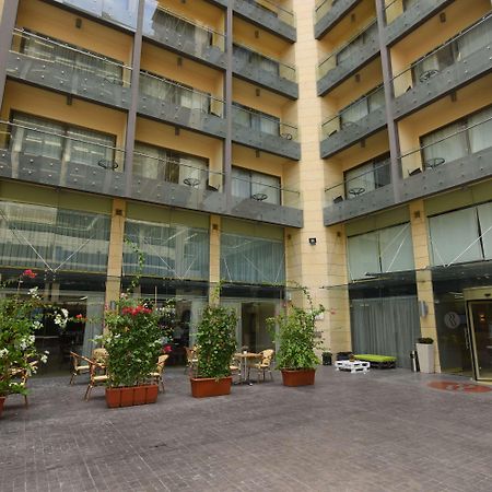 Ramada By Wyndham Downtown Beirut Hotel Bagian luar foto