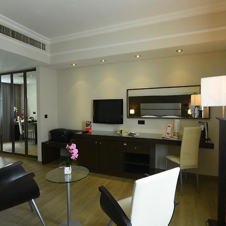 Ramada By Wyndham Downtown Beirut Hotel Bagian luar foto