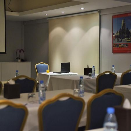 Ramada By Wyndham Downtown Beirut Hotel Bagian luar foto