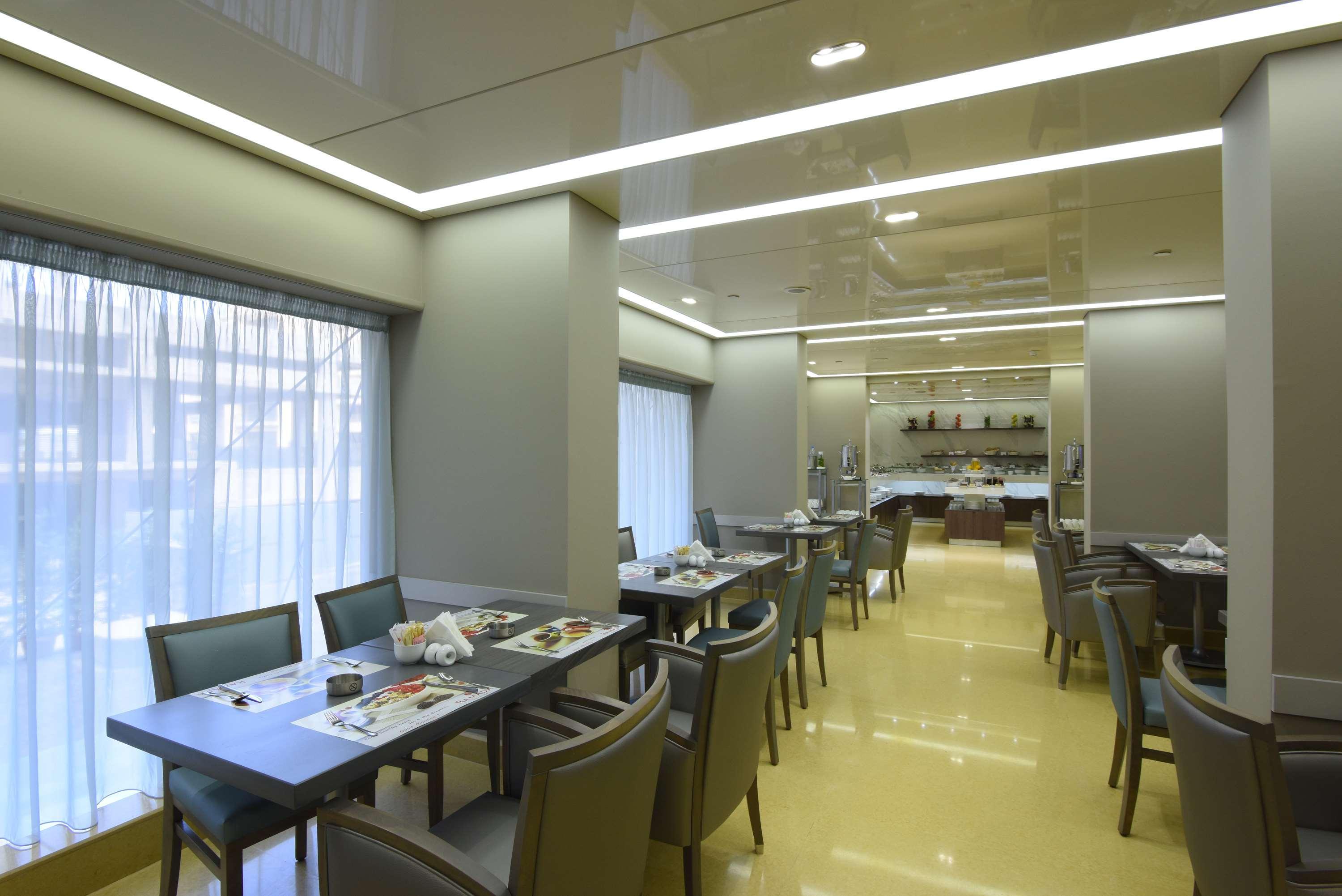Ramada By Wyndham Downtown Beirut Hotel Bagian luar foto