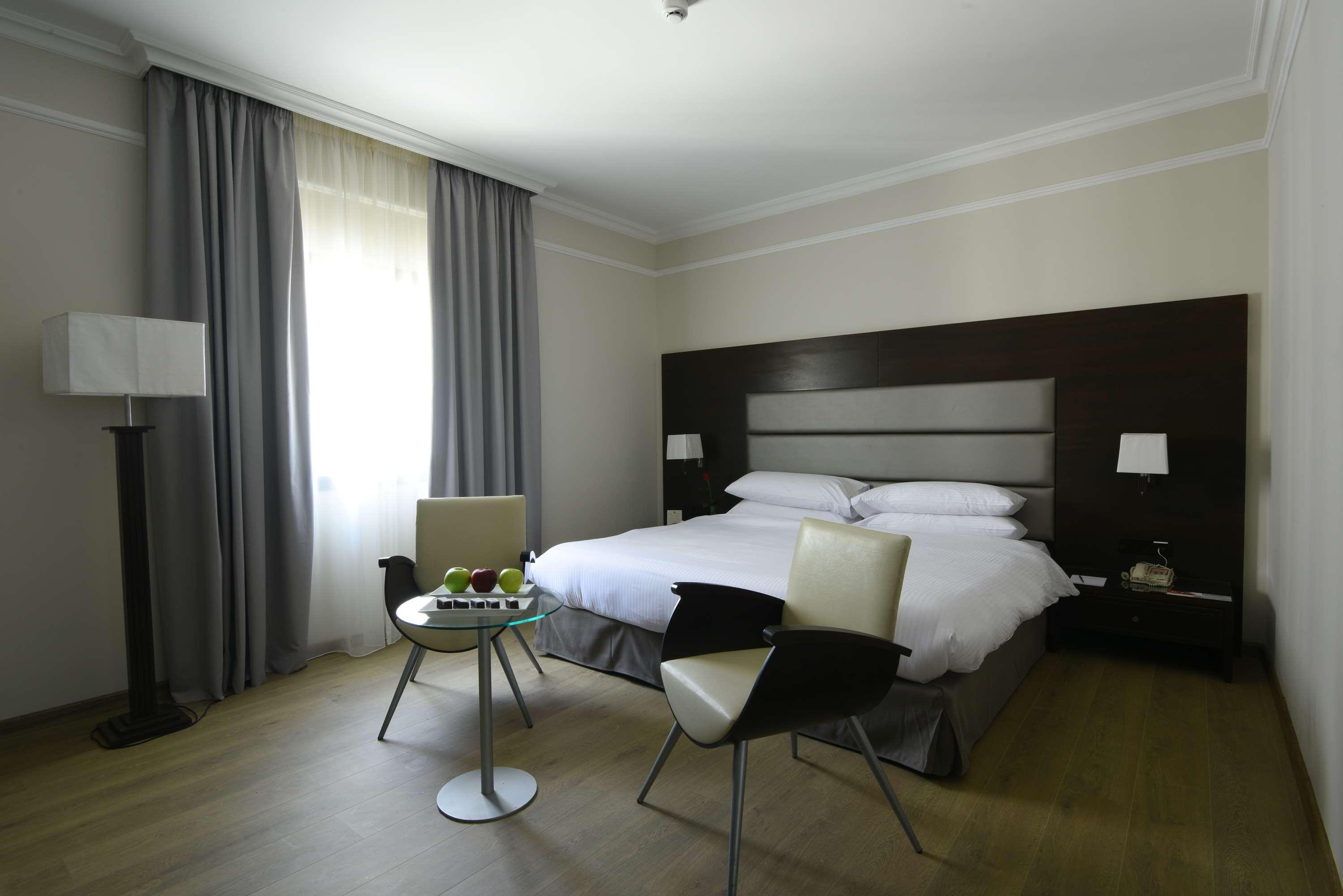 Ramada By Wyndham Downtown Beirut Hotel Bagian luar foto
