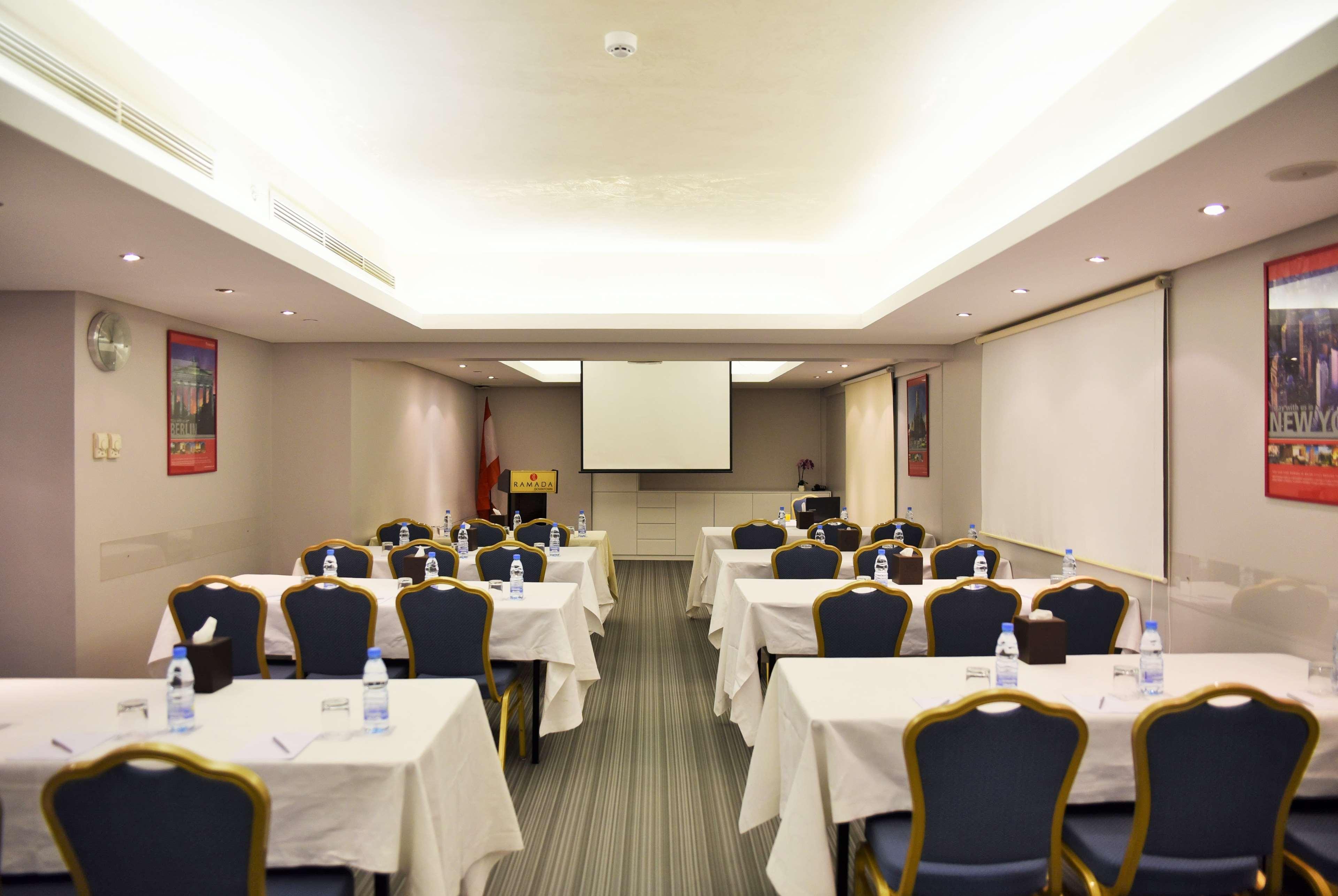 Ramada By Wyndham Downtown Beirut Hotel Bagian luar foto