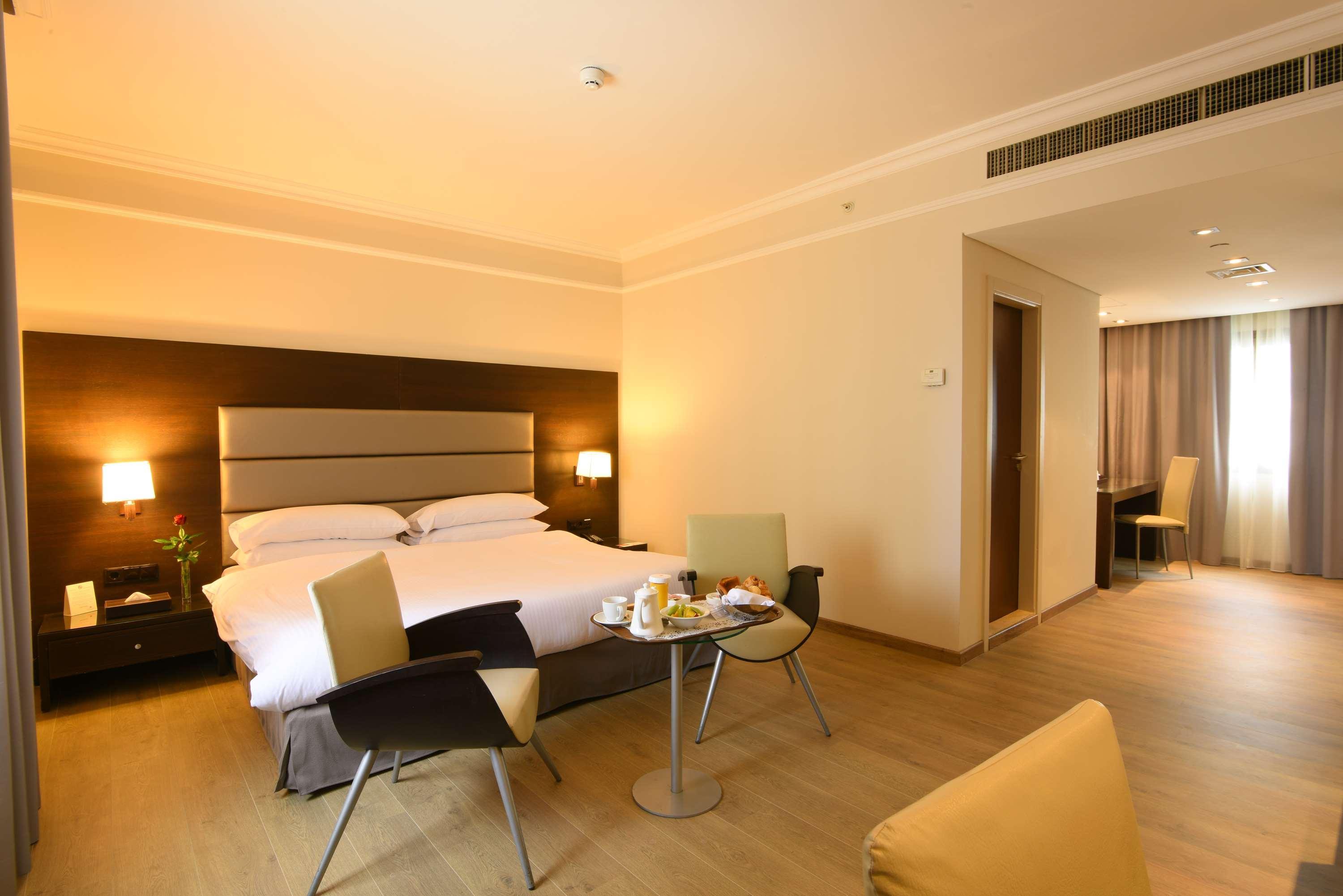 Ramada By Wyndham Downtown Beirut Hotel Bagian luar foto