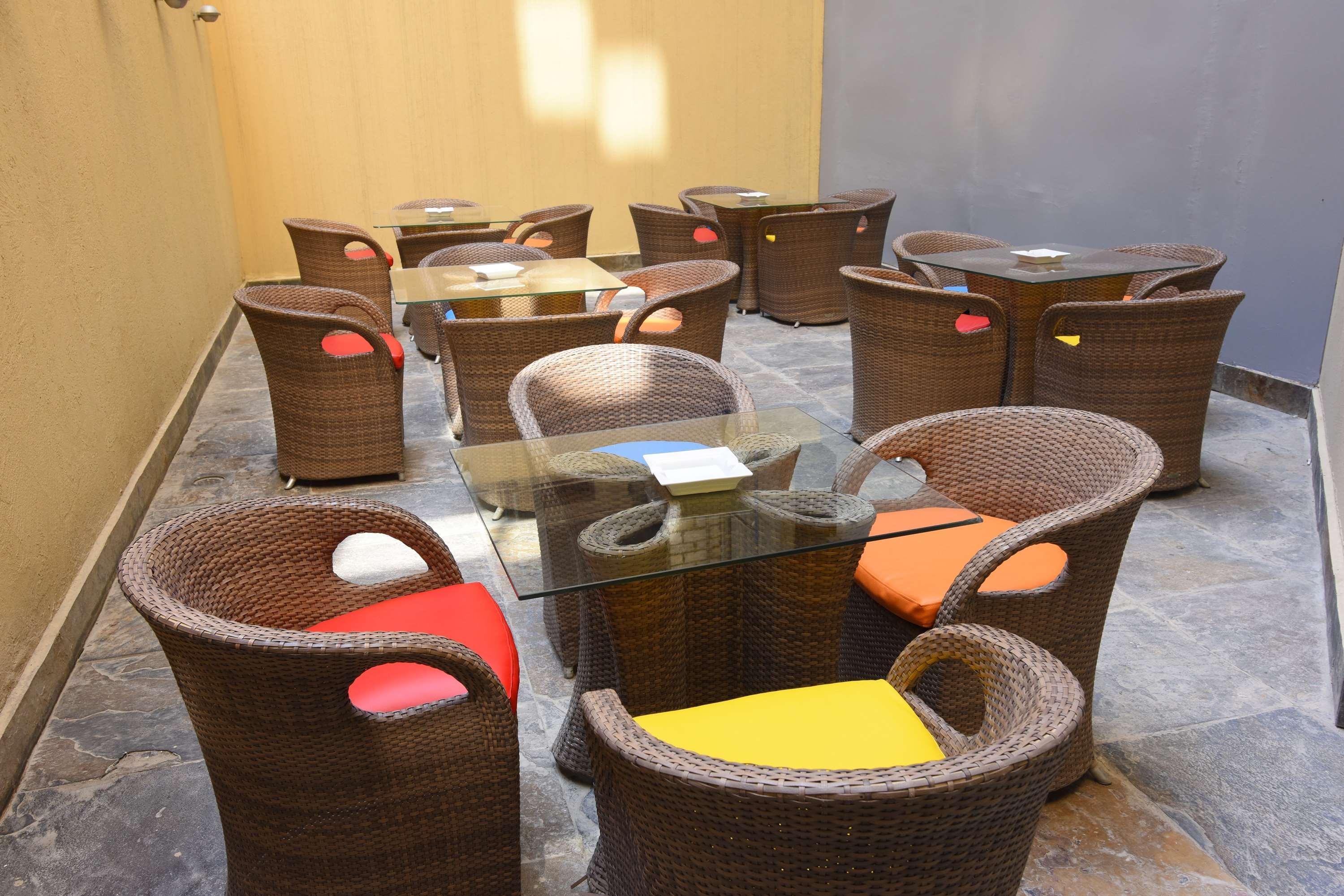 Ramada By Wyndham Downtown Beirut Hotel Bagian luar foto