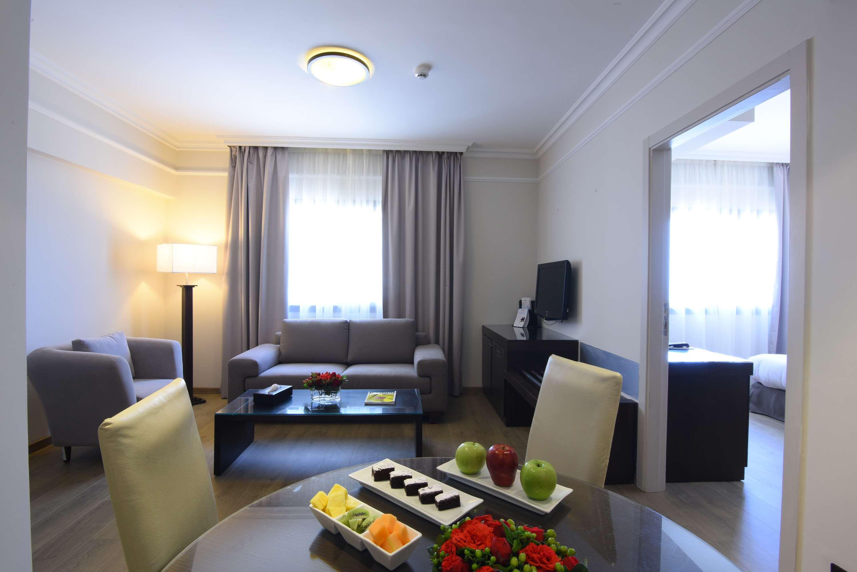 Ramada By Wyndham Downtown Beirut Hotel Bagian luar foto