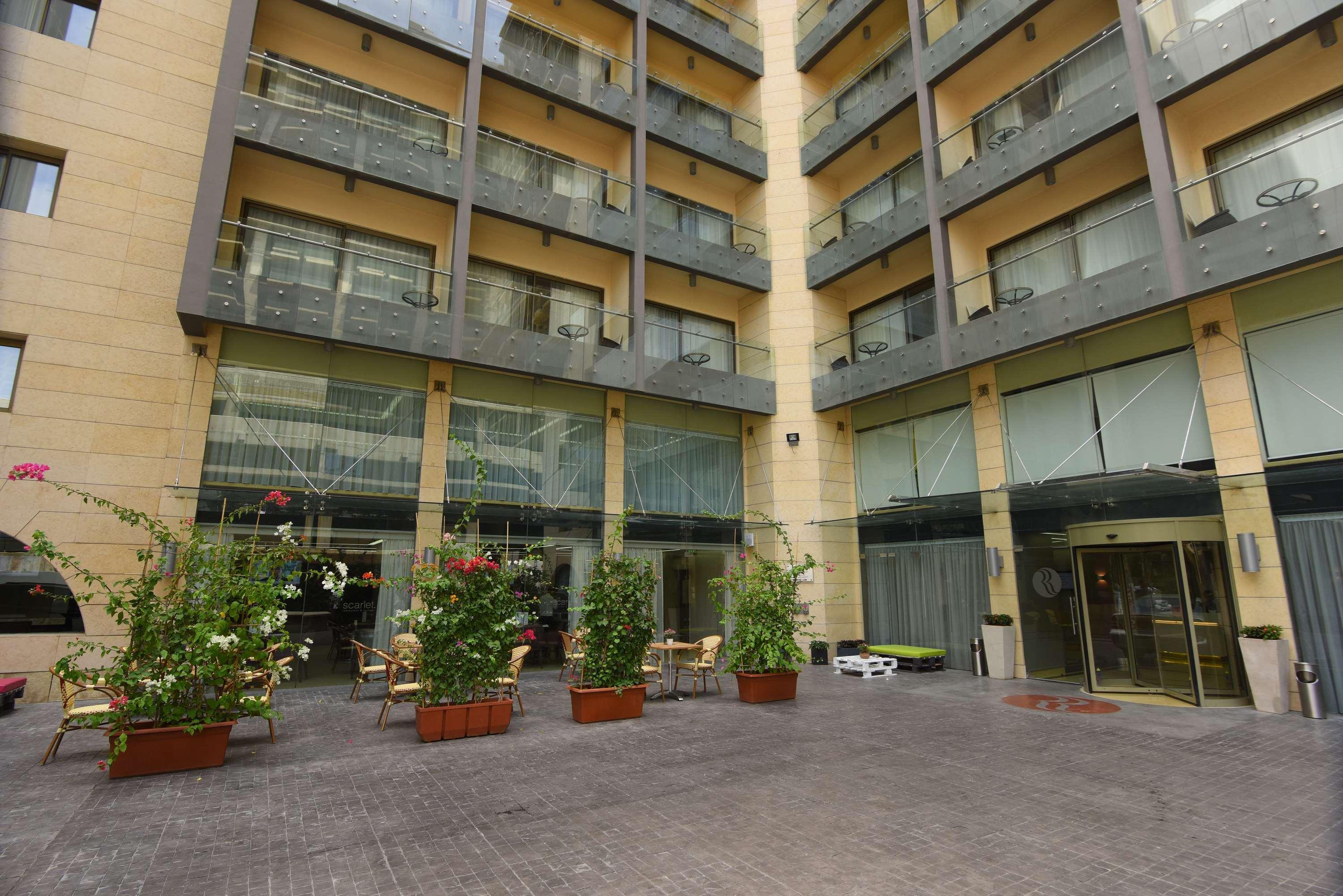 Ramada By Wyndham Downtown Beirut Hotel Bagian luar foto