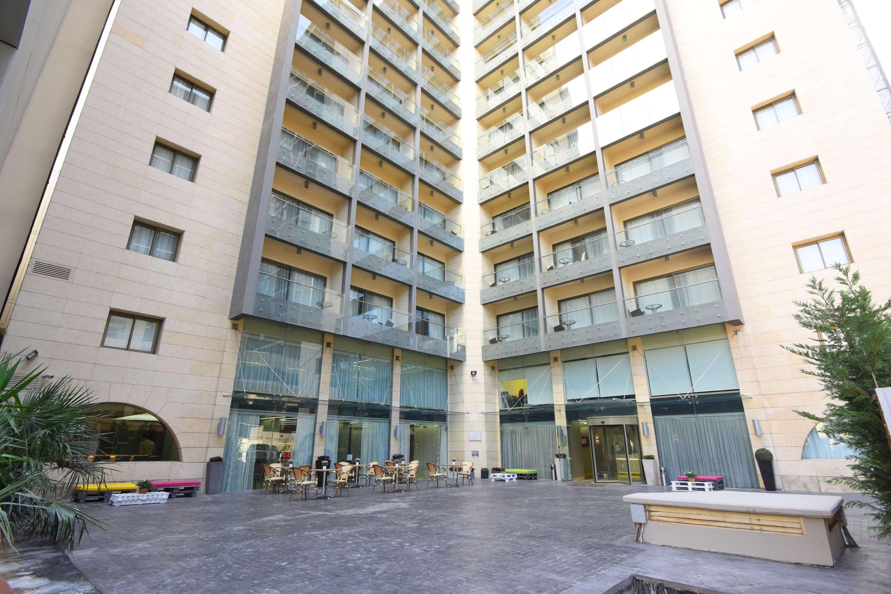 Ramada By Wyndham Downtown Beirut Hotel Bagian luar foto