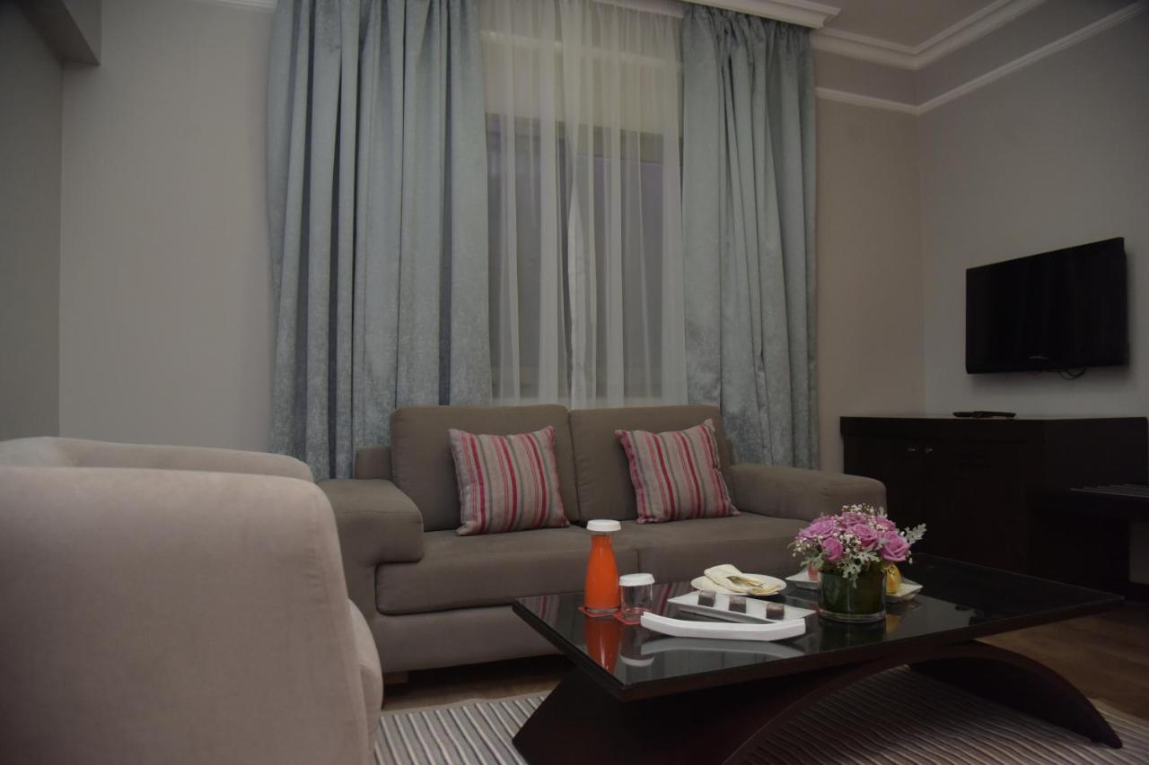 Ramada By Wyndham Downtown Beirut Hotel Bagian luar foto