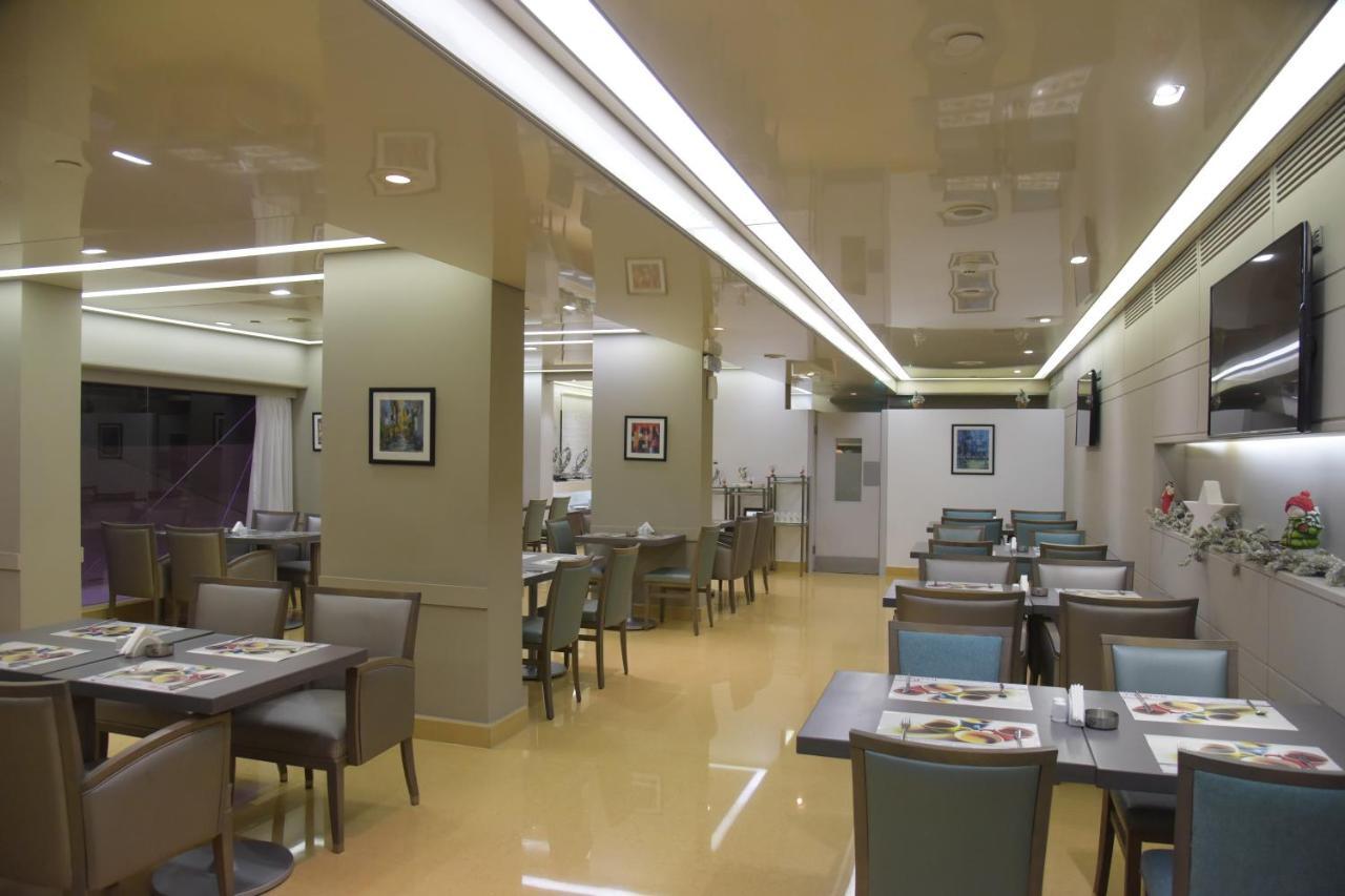 Ramada By Wyndham Downtown Beirut Hotel Bagian luar foto
