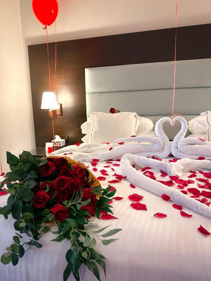 Ramada By Wyndham Downtown Beirut Hotel Bagian luar foto
