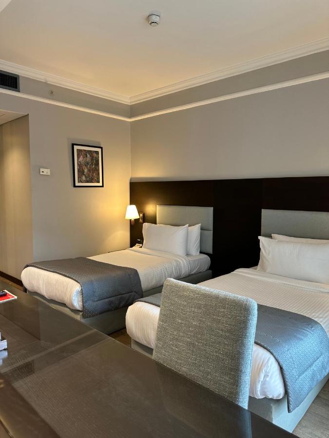 Ramada By Wyndham Downtown Beirut Hotel Bagian luar foto