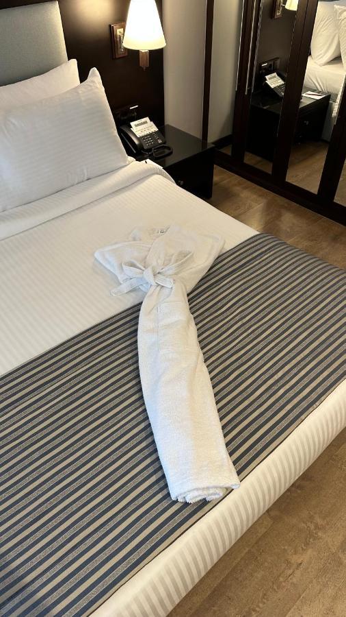 Ramada By Wyndham Downtown Beirut Hotel Bagian luar foto