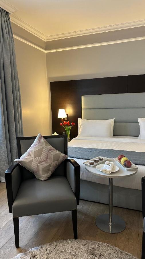 Ramada By Wyndham Downtown Beirut Hotel Bagian luar foto