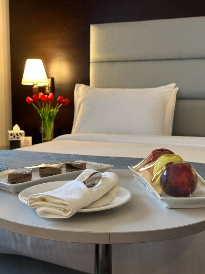 Ramada By Wyndham Downtown Beirut Hotel Bagian luar foto
