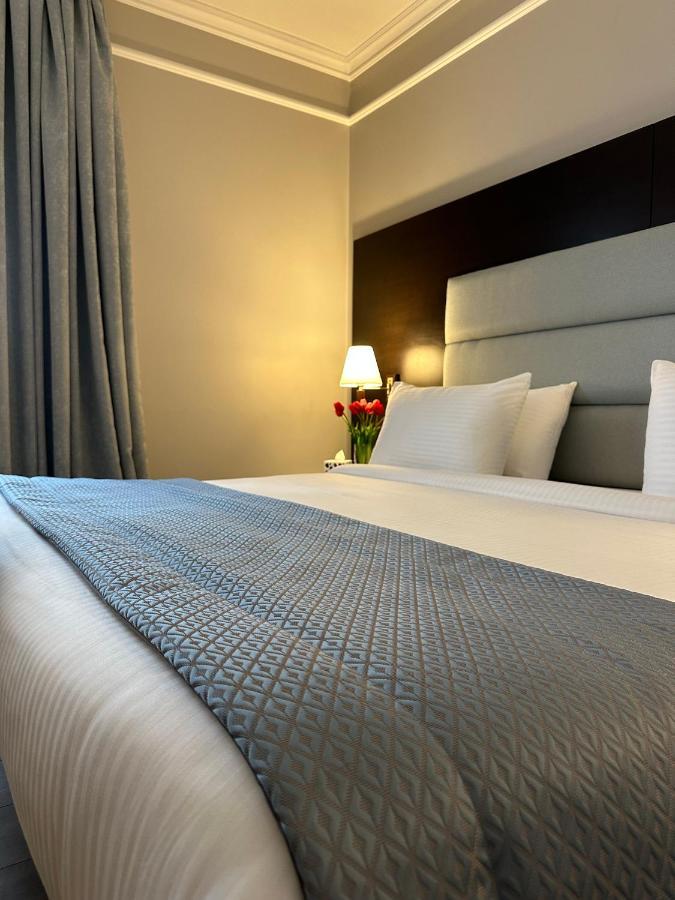 Ramada By Wyndham Downtown Beirut Hotel Bagian luar foto