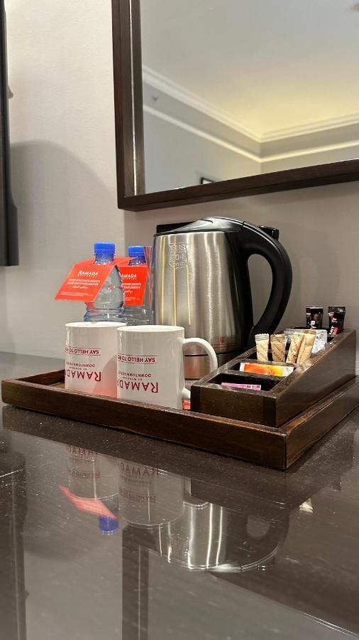 Ramada By Wyndham Downtown Beirut Hotel Bagian luar foto