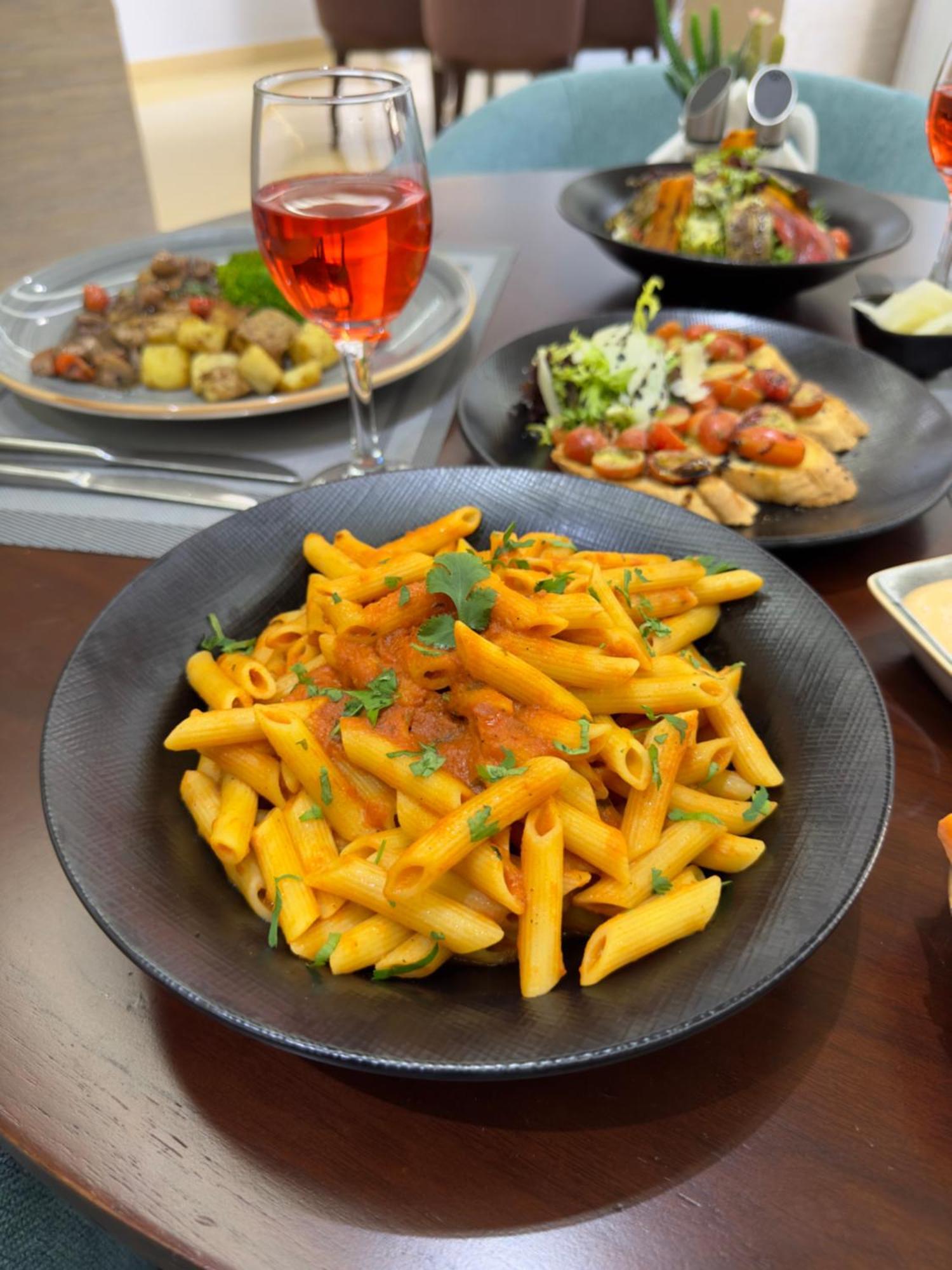 Ramada By Wyndham Downtown Beirut Hotel Bagian luar foto