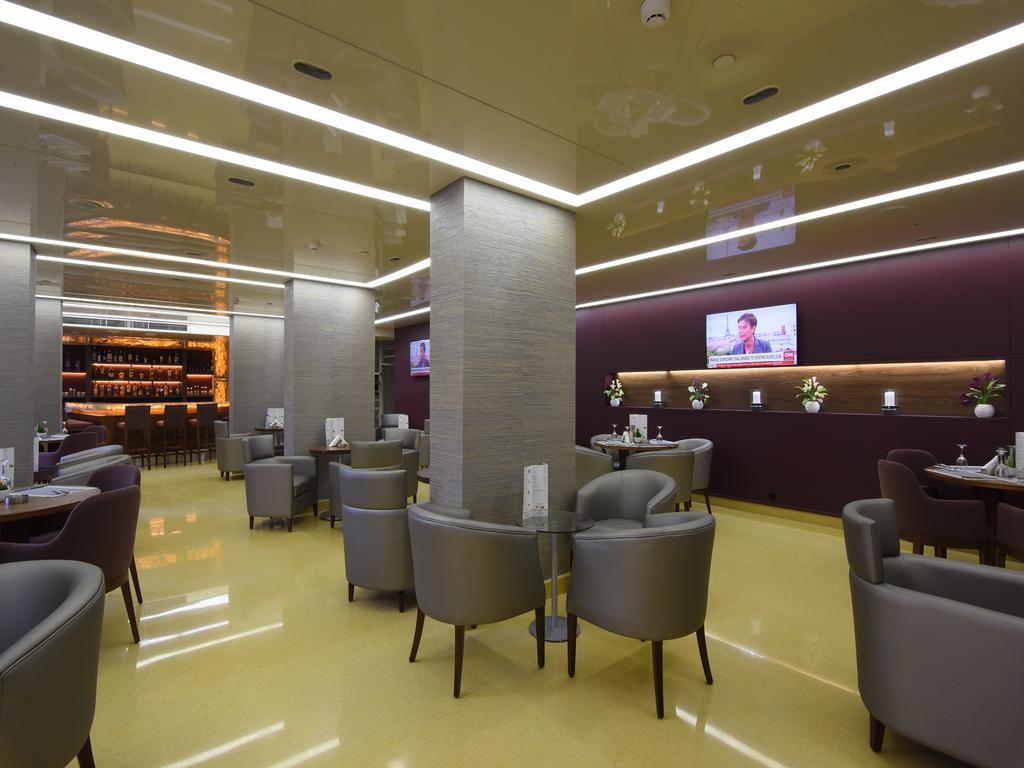 Ramada By Wyndham Downtown Beirut Hotel Bagian luar foto