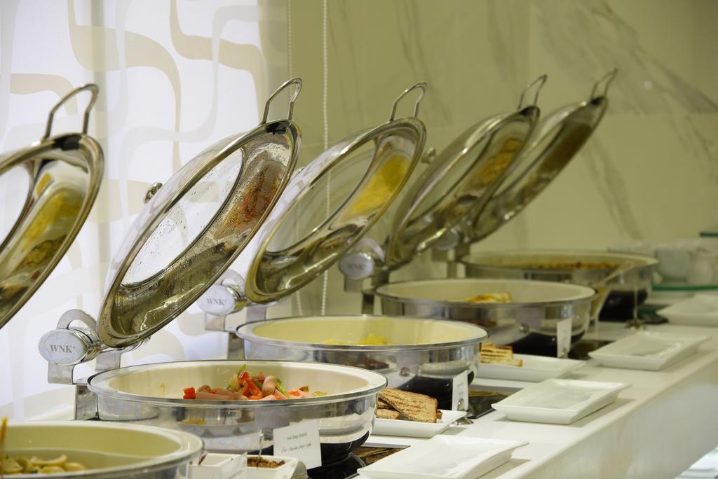 Ramada By Wyndham Downtown Beirut Hotel Bagian luar foto