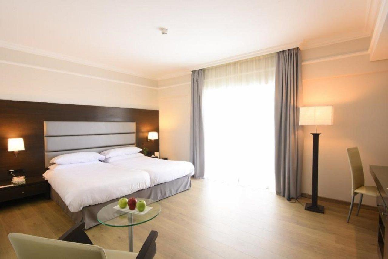 Ramada By Wyndham Downtown Beirut Hotel Bagian luar foto